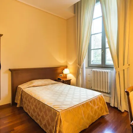 Centro Paolo Vi Hotel 2*