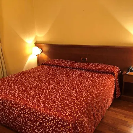 Centro Paolo Vi Hotel 3*