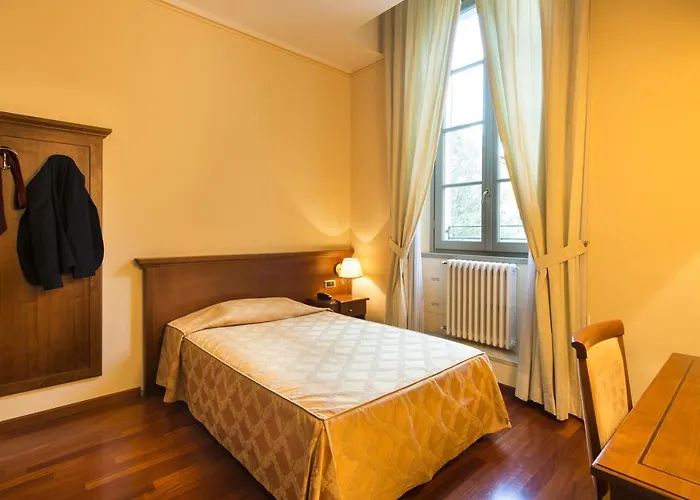 Centro Paolo Vi מלון 2*