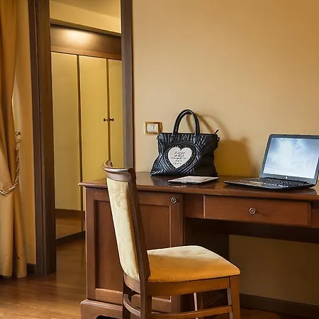 Hotel Centro Paolo Vi 3*