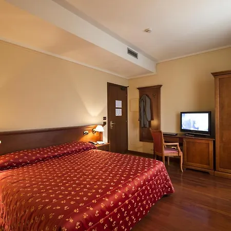 Centro Paolo Vi Hotel 3*